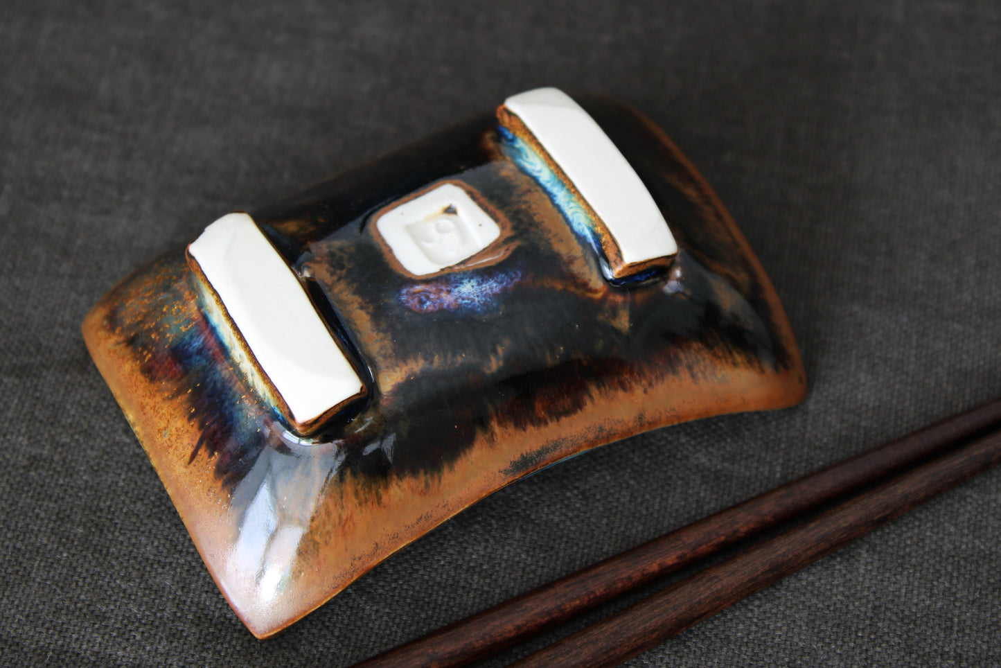 Sushi serving set with multi tone glaze bottom view