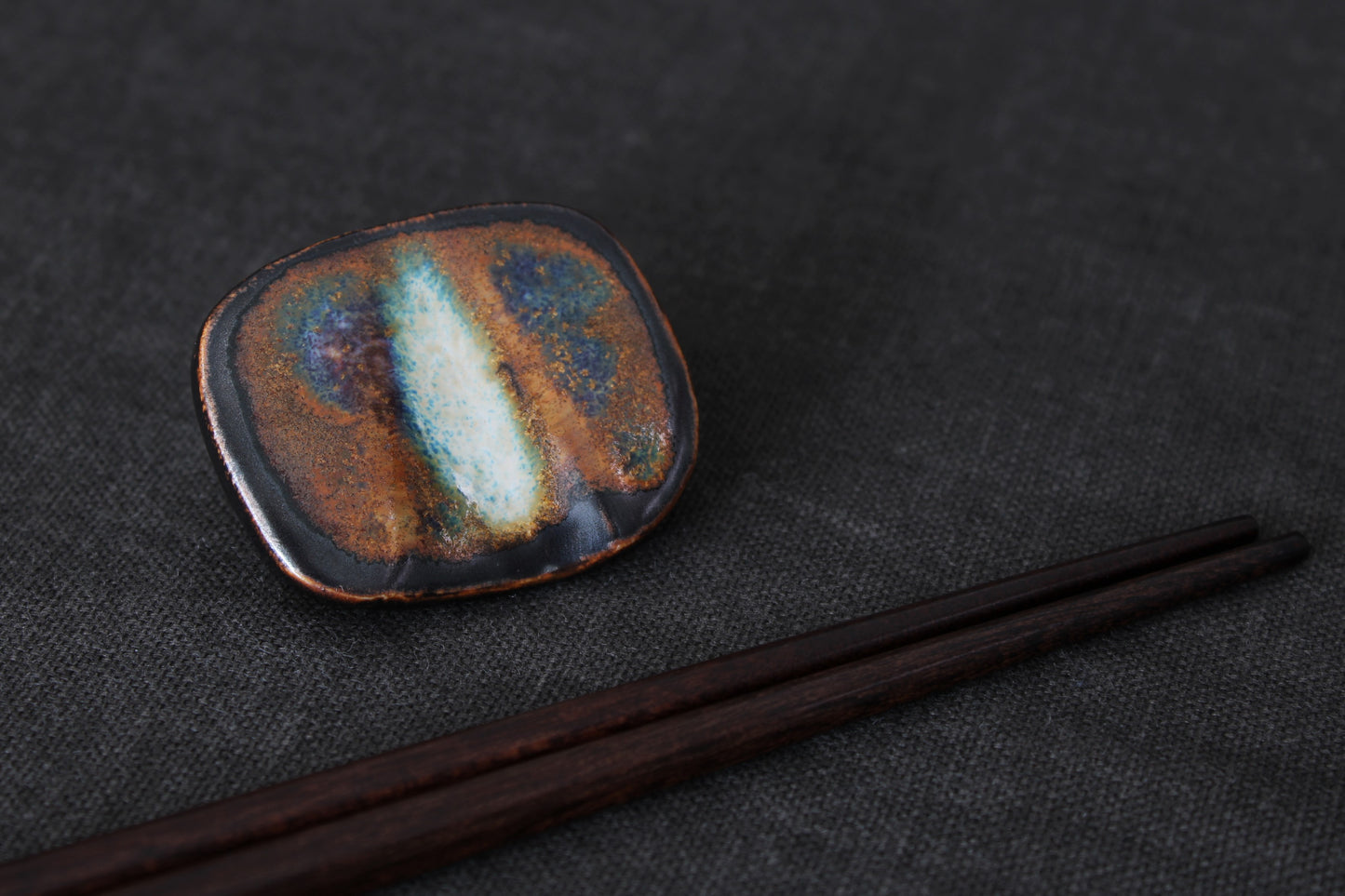 Sushi rest with multi tone glaze top view