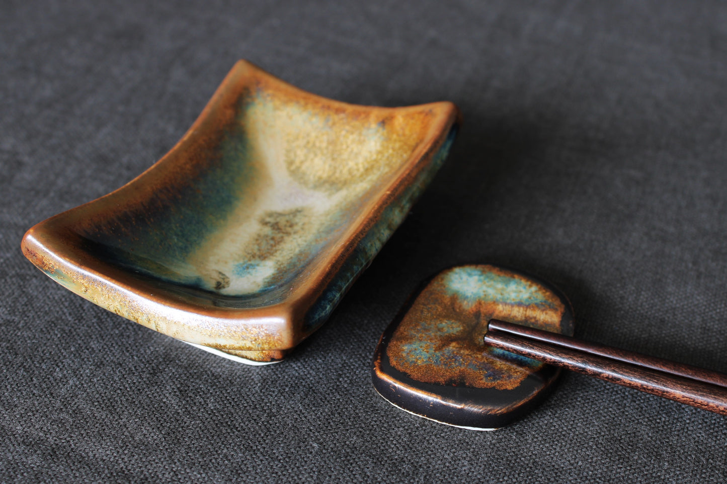 Sushi serving set with multi tone glaze top view