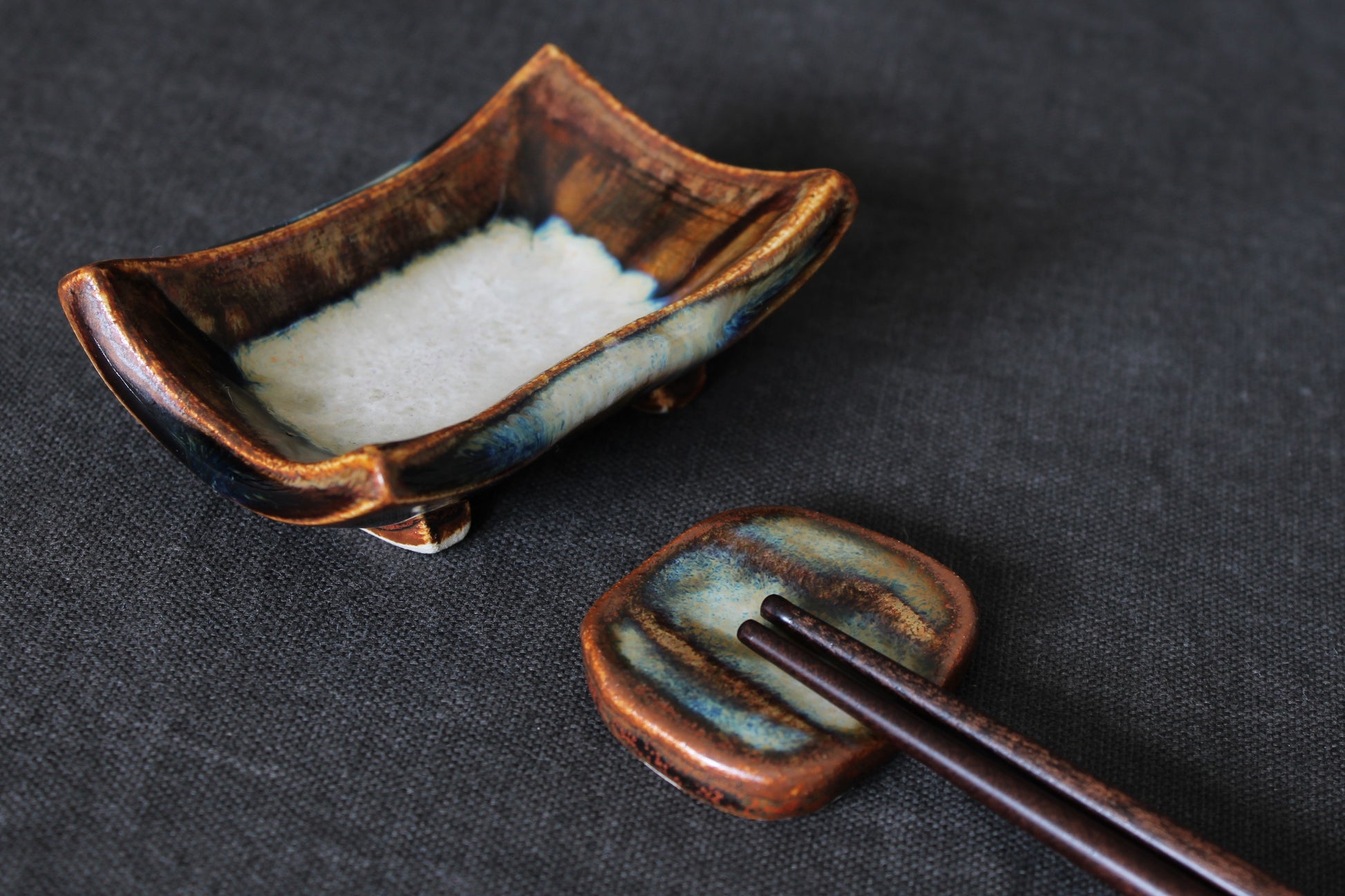 Sushi serving set with multi tone glaze top view