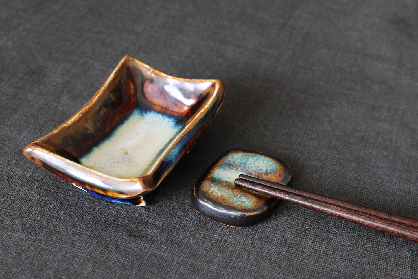 Sushi serving set with multi tone glaze top view