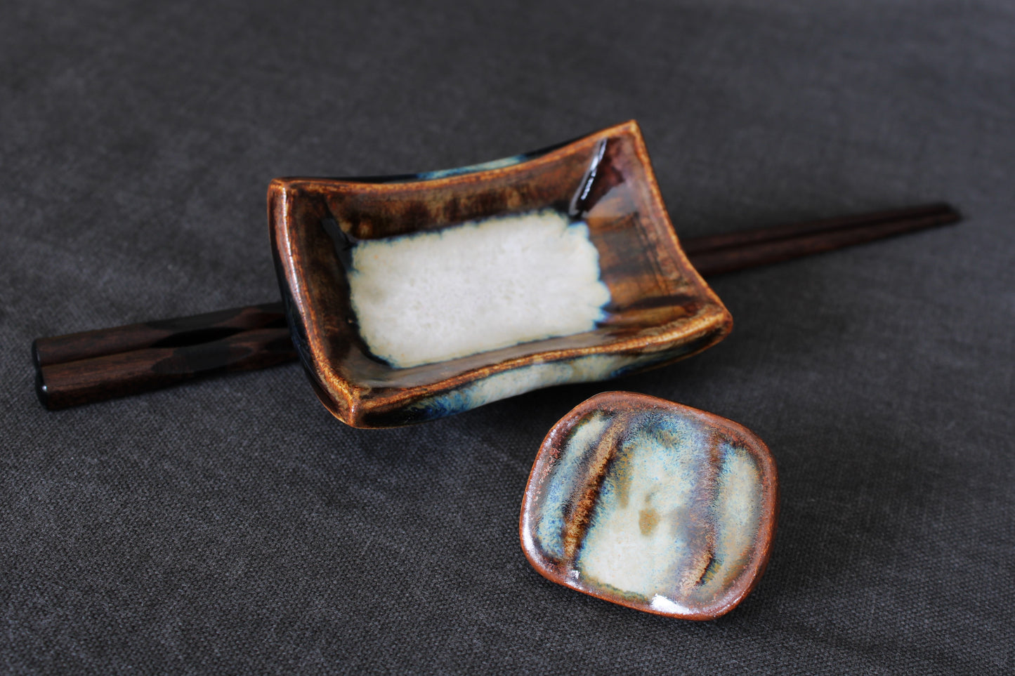 Sushi serving set with multi tone glaze top view