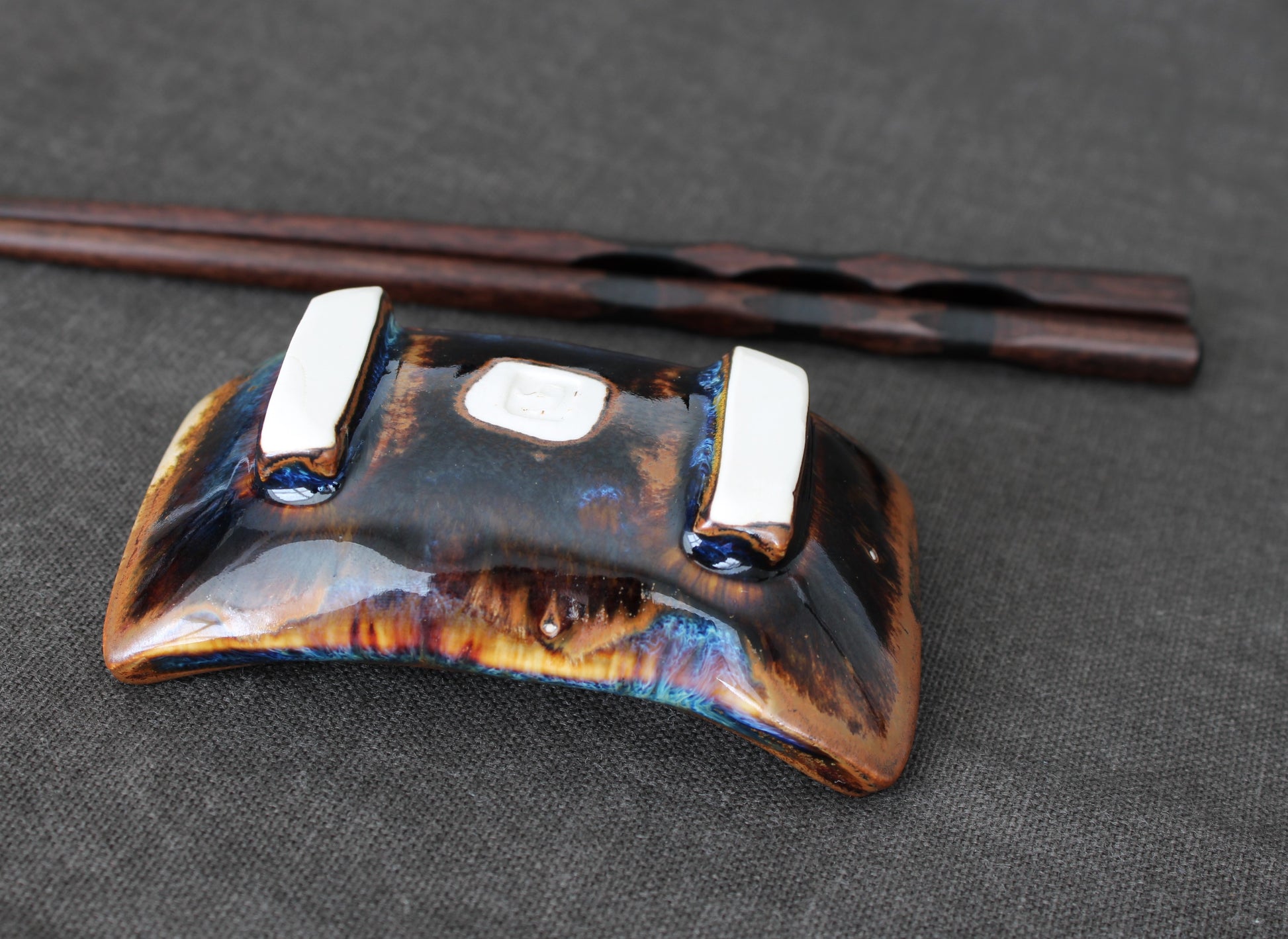 Sushi serving set with multi tone glaze bottom view