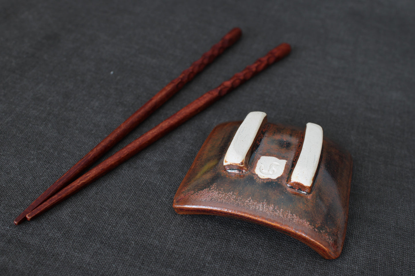 sushi serving set with kaki glaze bottom view